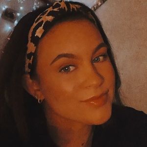 Meet your Posher, Mia